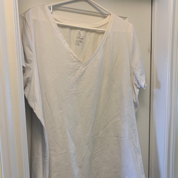 White t-shirt V neck - Picture 1 of 3